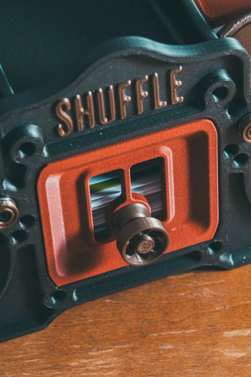 Barajador de Cartas SHUFFLE – Estilo vintage industrial impreso en 3D - Prinx 3D Soluciones Integrales